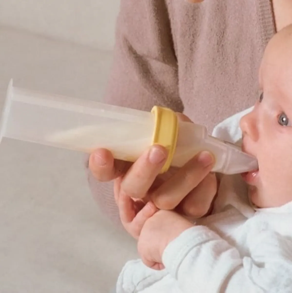 Dosador de Leite Materno Medela SoftCup Silicone 80ml 1 Unidade — foto 4